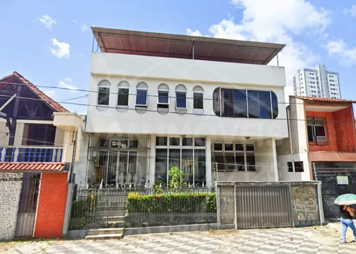Casarão 3 andares 5 quartos com energia solar em Belém