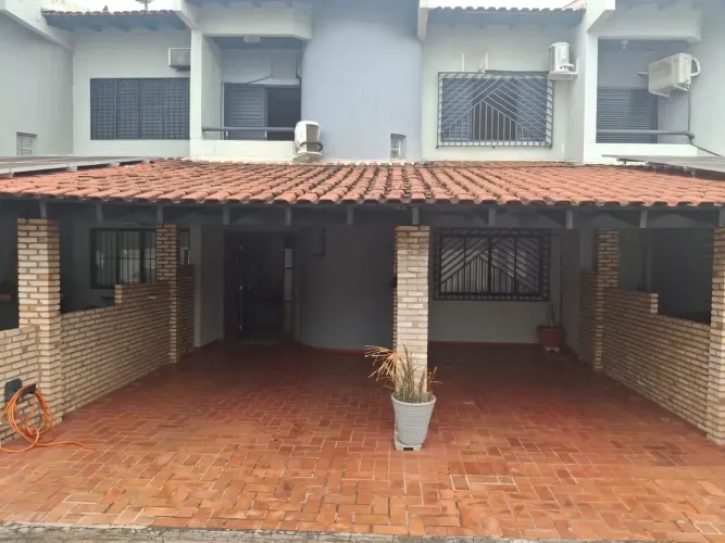 Sobrado para venda possui 90 metros quadrados com 3 quartos em Jardim Santa Marta - Cuiabá