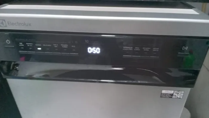 Vendo máquina máquina lava louças Eletrolux 10 serviços nova 