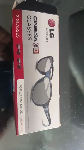Este é um kit com 4 óculos 3D