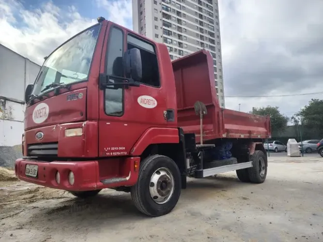 CAMINHÃO FORD CARGO 815 2010 ÚNICO DONO CAÇAMBA BASCULANTE