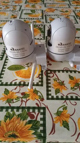 Câmeras de segurança inteligente wi-fi.