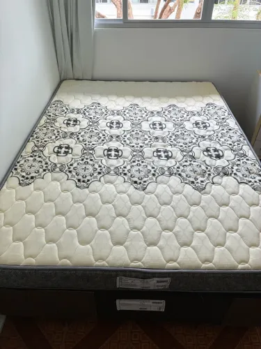 Vendo cama e base com apenas dois meses de uso