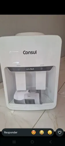 Bebedouro gela água