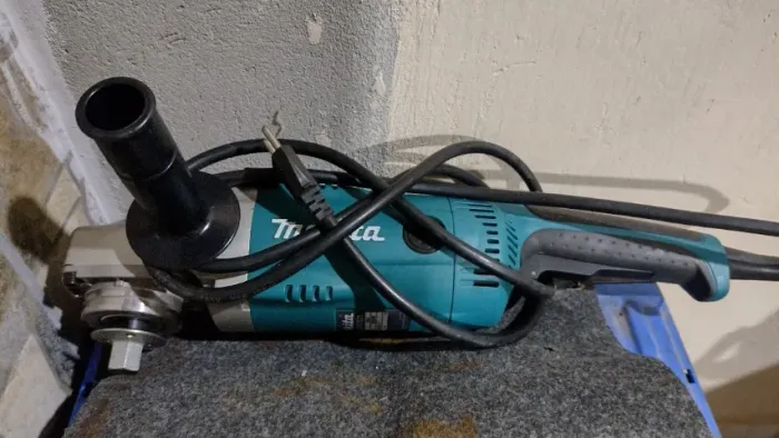 Lixadeira Angular Makita 2200W, 127V.