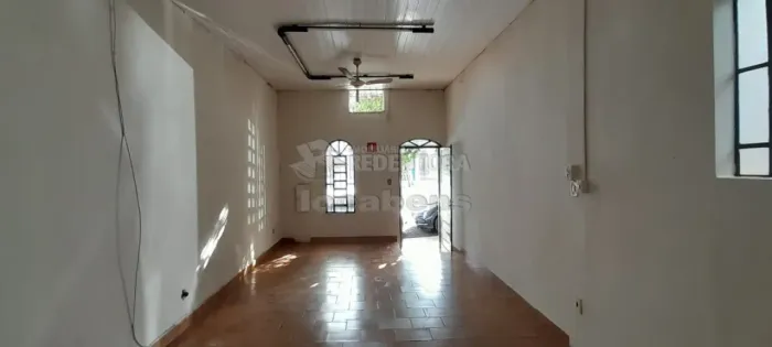Salão comercial com 1 banheiro
