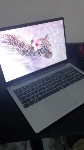 Notebook novo, usado poucas vezes, tudo ok em perfeito estado, funcionando perfeitamente