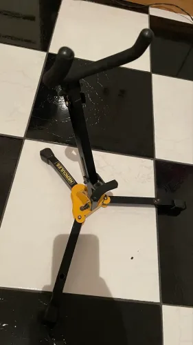 Suporte para sax tenor Hércules 