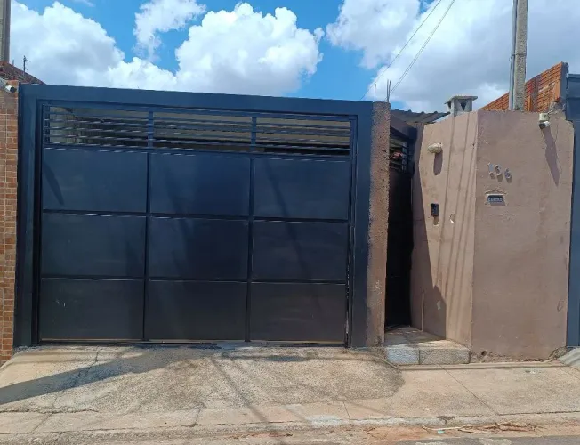 Vende-se casa no bairro Vereador Eduardo Andrade Reis (Zona oeste)