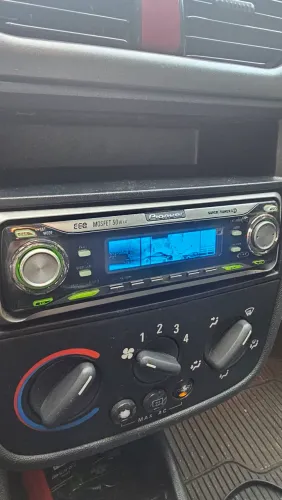Radio pioneer golfinho com Fórmula 1 junto
