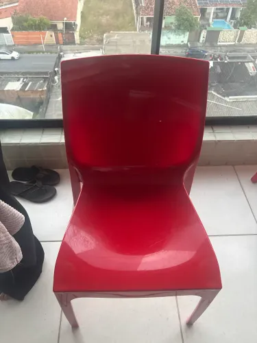CADEIRA VERMELHA,POUCO USO