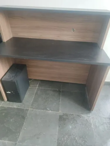 Vendo mesa de escritório com mesa de computador novos
