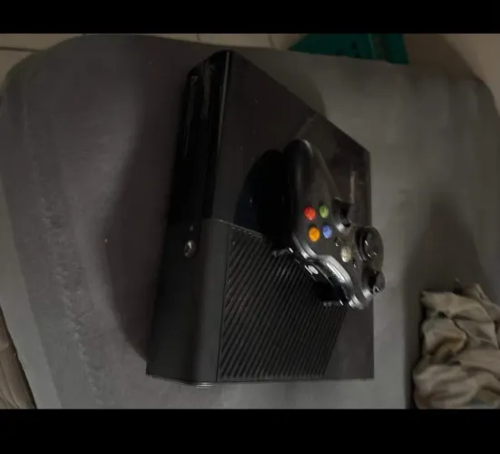 Xbox 360 slim com controle e fonte 800$