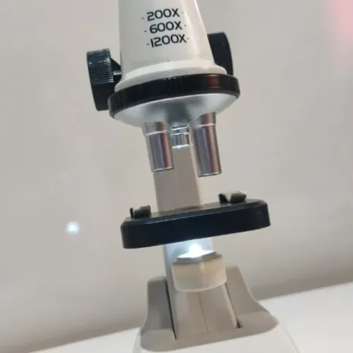 Microscópio Infantil Educativo 1200x com Luz LED + Acessórios