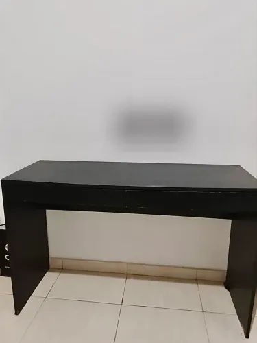 Vende-se escrivania semi nova 180,00