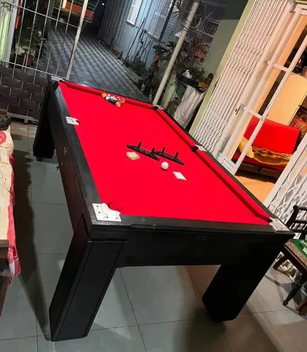 Mesa de sinuca semi oficial com campo em ardósia mineira, alto padrão