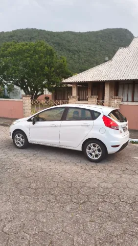 Ford Fiesta 1.6 16V Flex Aut. 5P 2015
