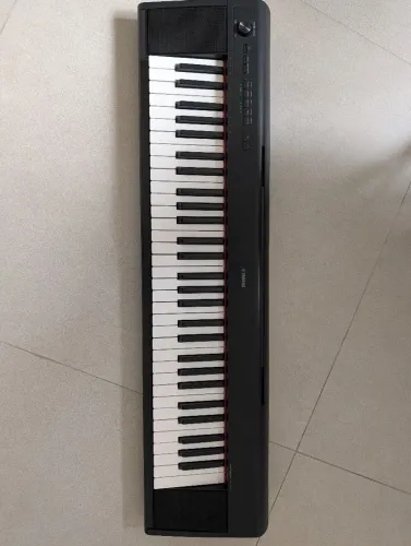 Teclado Yamaha Piaggero NP-12B - Seminovo (usado 2x)