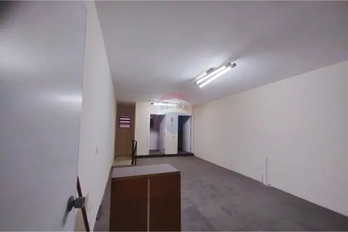Prédio Comercial 505m² no Belém: 3 Andares, Ideal para Logística e Fábricas Próximo ao Me