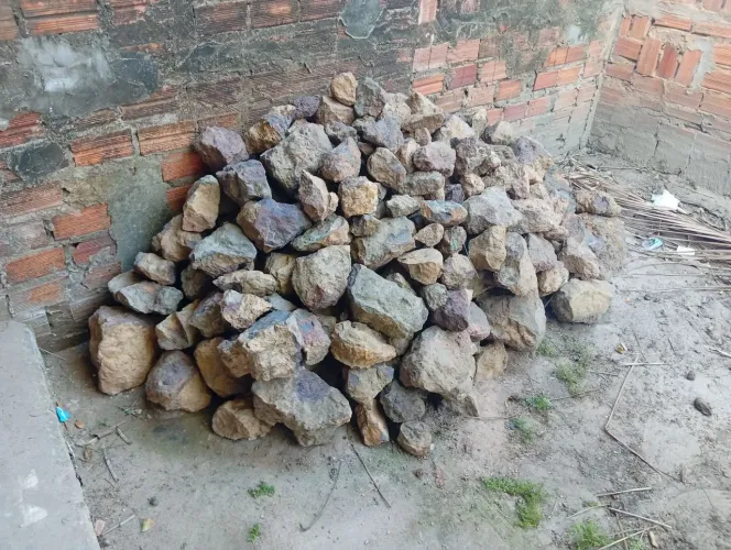 Conjunto de pedras para alvenaria