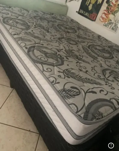 Colchão Casal com molas Herval