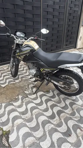 Vendo moto único dono - com marcas de uso porém moto está ótima