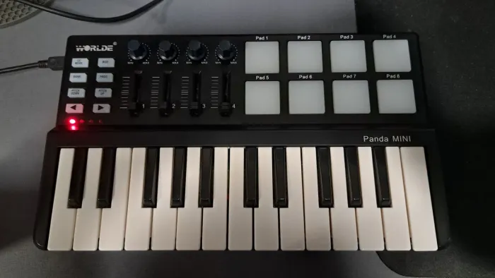 Teclado Midi Worlde Panda MINI