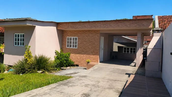 Terreno com 2 Casas no Bairro Jardim Janaína - Biguaçu