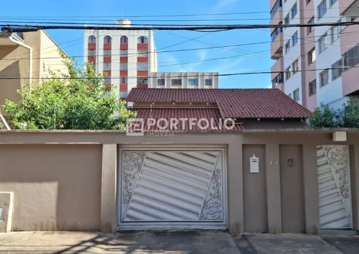 Sobrado à venda no Setor Aeroporto, 5 quartos, 270m², Goiânia