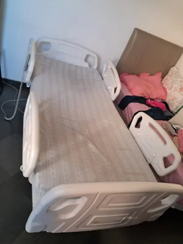 Cama Hospitalar elétrica com 8 posições em perfeito estado com colchão