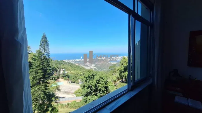 Belíssimo Apartamento na Praça Martins Leão com Uma Vista Livre Esptacular