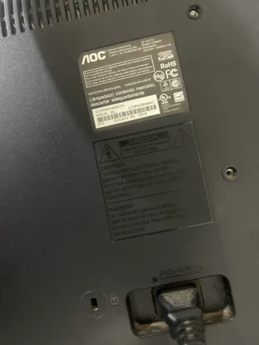 monitor com peças funcionando