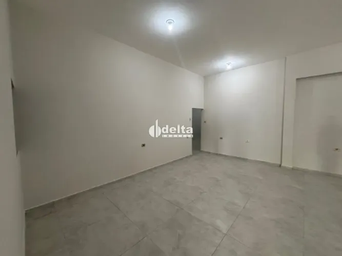 Loja disponível para locação no bairro Saraiva em Uberlândia-MG.