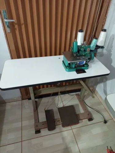 Máquinas de Costura Overlock e industrial reta