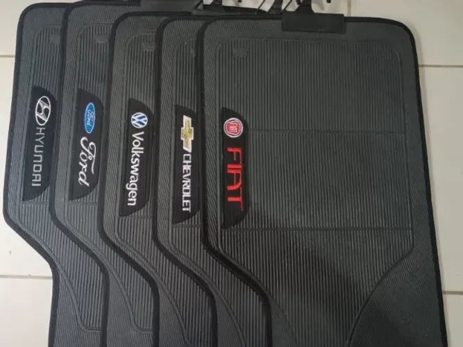 Jogo de Tapetes Automotivo Montadoras em PVC
