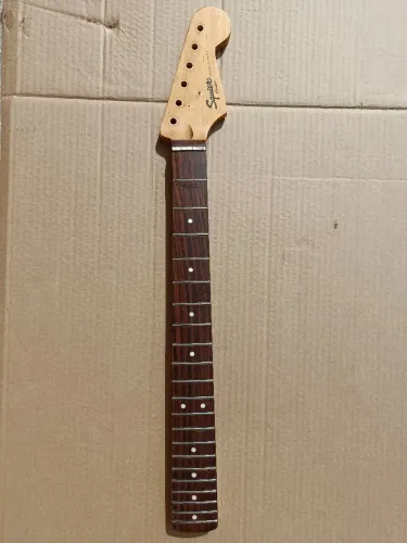 Braço de guitarra original Squier by Fender, Stratocaster.