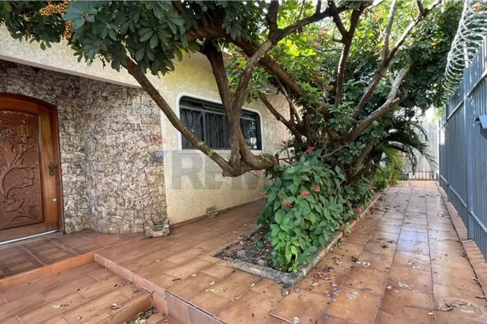 Casa térrea a venda 305m2 com 3 quartos, 1 suíte e escritório