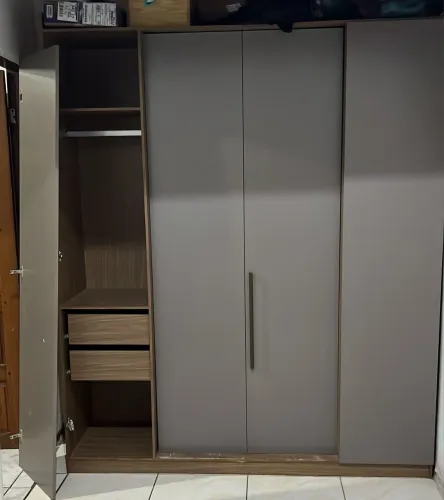 Vende-se guarda roupa (precisa colocar a porta de volta)