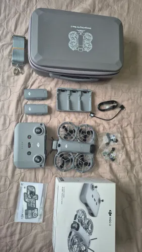 Drone DJI Neo 2 Fly More Combo com controle remoto RC-N3 + 3 Baterias + Bag