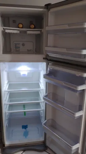 geladeira Electrolux FrosFree Com Dispenser de Agua