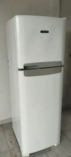 Vendo geladeira Frost Free funcionando perfeitamente faço entrega 371 litros