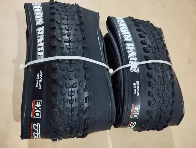 Par de pneus maxxis Rekon Race exo tr 2.25 aro 29 mtb