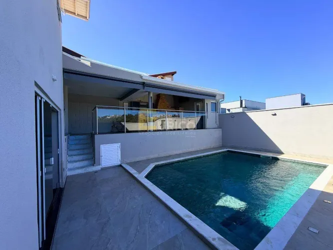 Casa á Venda no Condomínio Terras de São Francisco em Vinhedo/SP