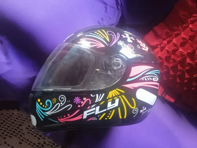Capacete fly numero 58  um mês de uso
