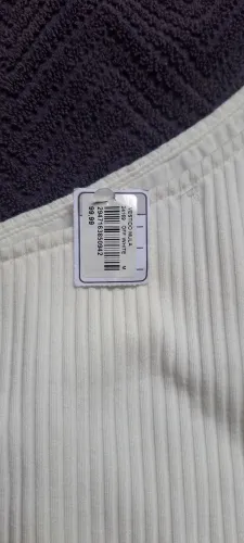 Vestido na etiqueta