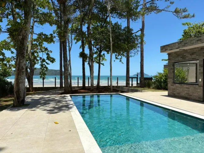 Casa em condomínio vista mar em Juquehy