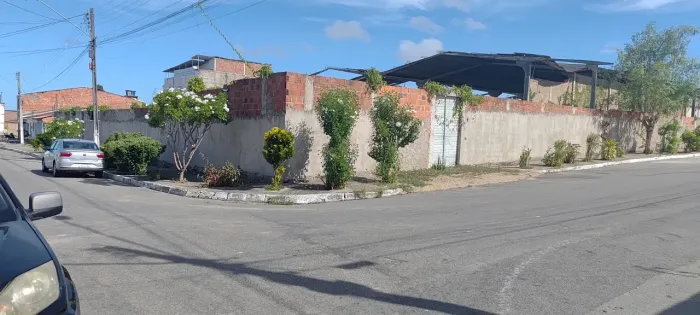 Terreno com galpão. Localizado no Canaã. Para alugar.