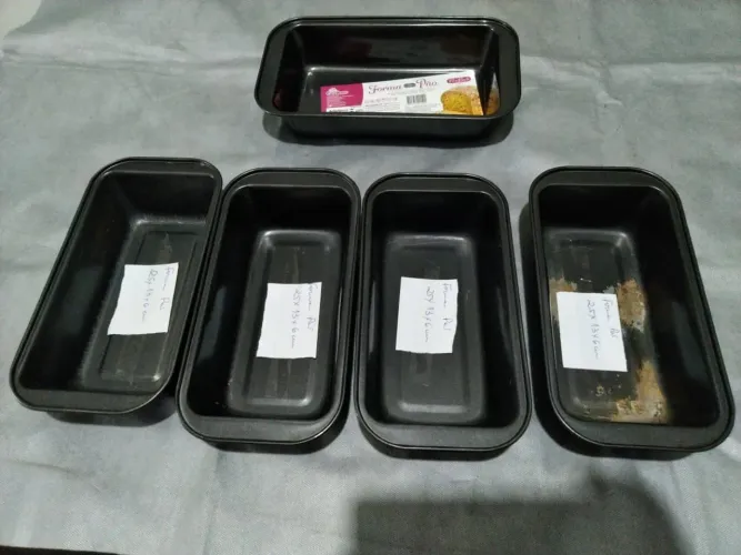 FORMA PARA PÃO ANTIADERENTE - 05 PÇS - NOVA/USADAS