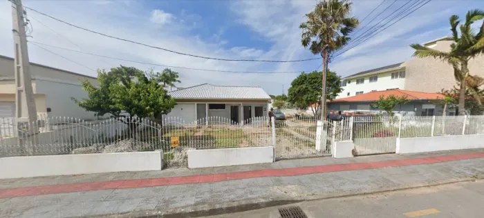 Terreno com 825m² no à venda no Balneário Estreito
