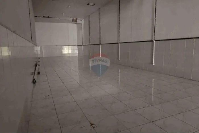 PONTO COMERCIAL - GALPÃO 250 METROS - FRENTE PARA AVENIDA